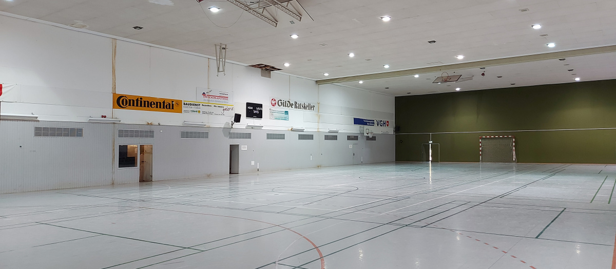 Vorher: Unsanierte Sporthalle im Sportpark, Wettbergen